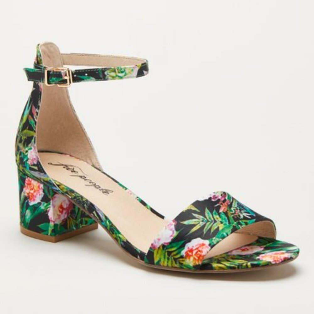 New in box Free People Printed Marigold Sandal. gorgeous but don’t fit me!